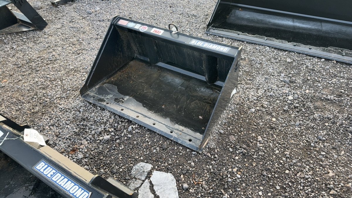 BLUE DIAMOND 44" MINI SKID STEER SMOOTH BUCKET