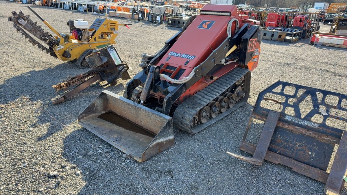 2019 DITCH WITCH SK1550 TRACK DINGO