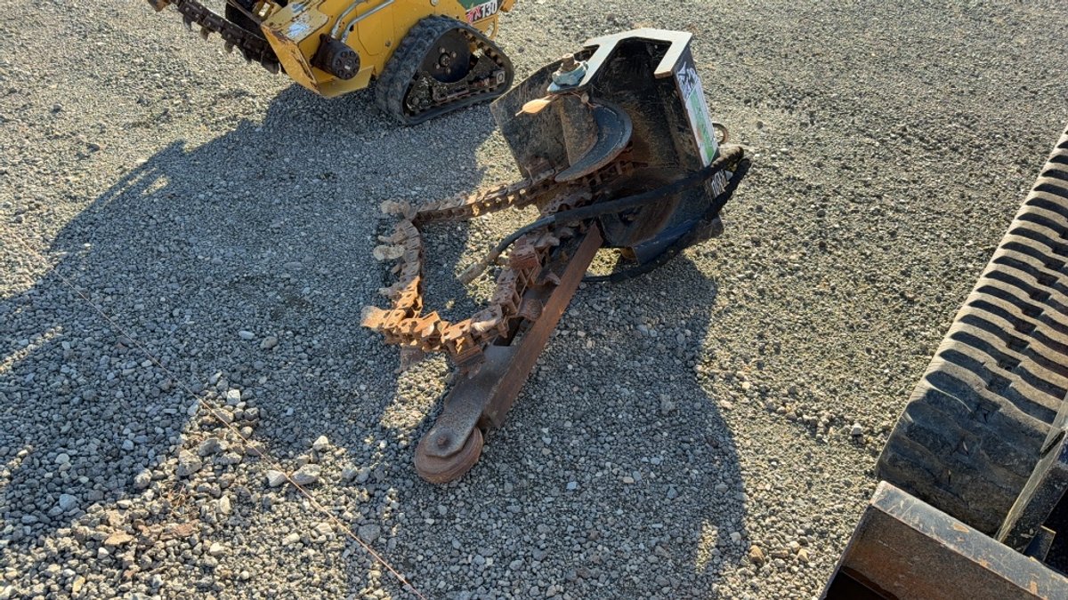 DINGO TRENCHER