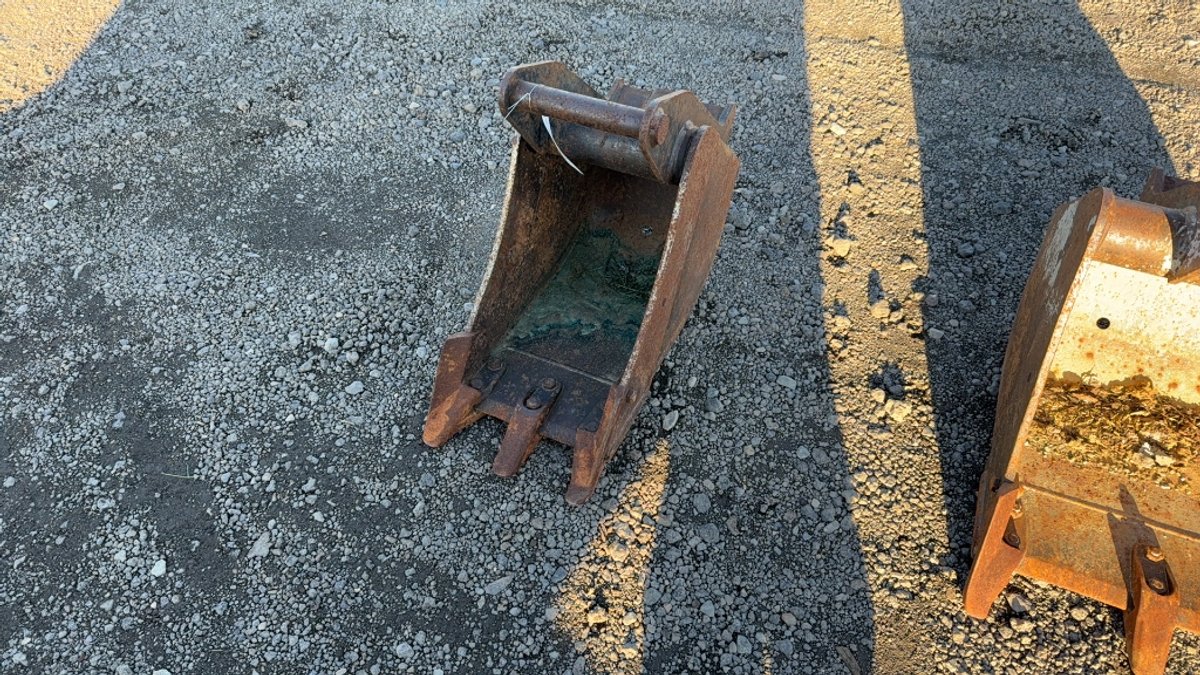 12" EXCAVATOR BUCKET