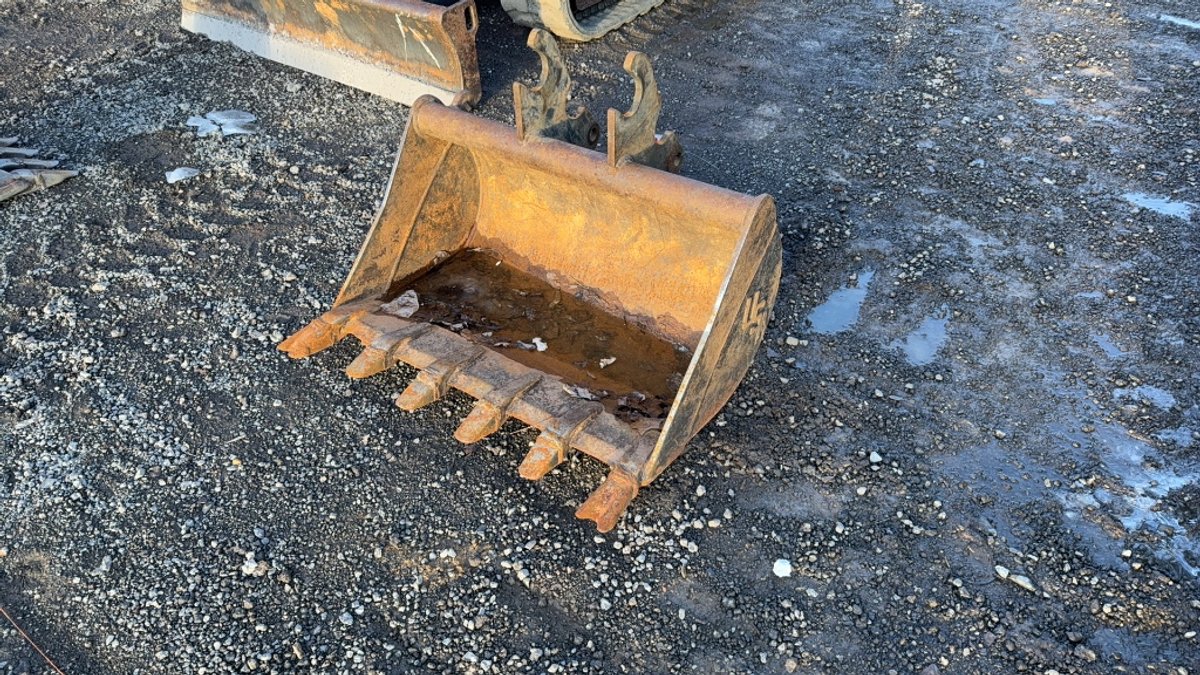 USA 36" EXCAVATOR BUCKET