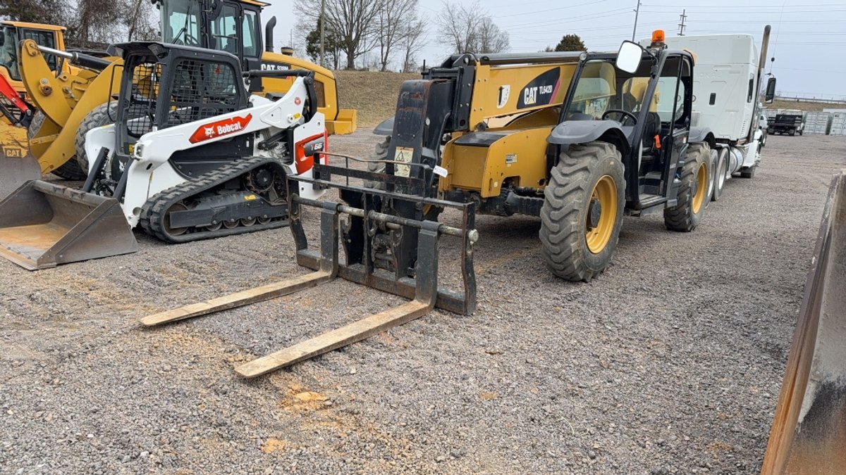 CAT TL642D TELEHANDLER