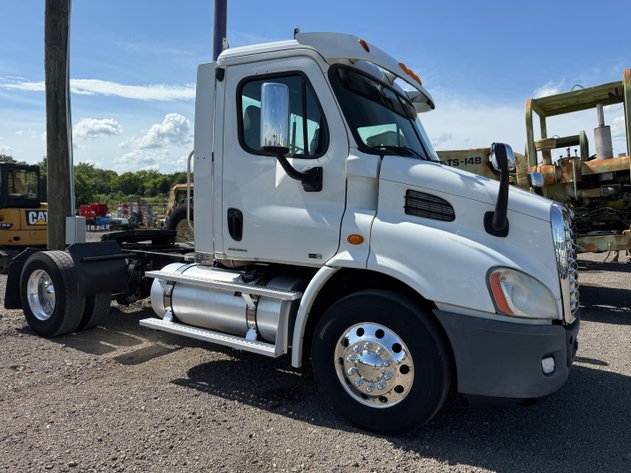 Image for 2010 FREIGHTLINDER CASCADIA ROAD TRACTOR