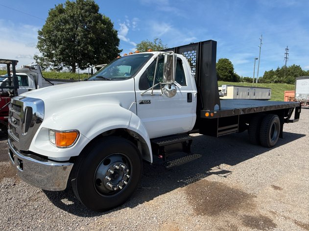 Image for 2004 FORD F650 FLAT BED TRUCK