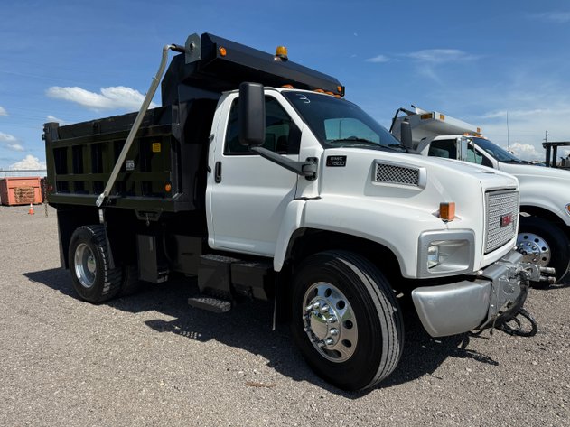 Image for 2005 GMC C7500 SINGLE AXLE DUMP TRUCK