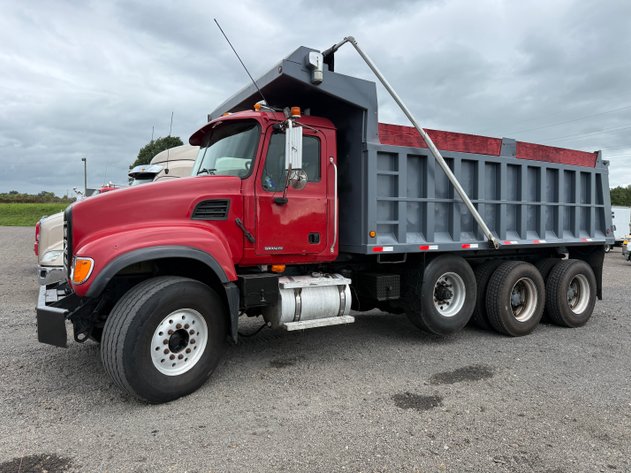 Image for 2007 MACK GRANITE TRI AXLE DUMP TRUCK