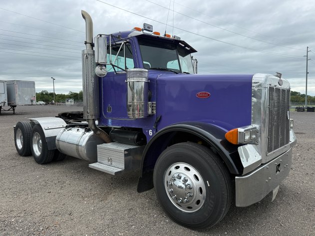 Image for 2000 PETERBILT 378 TANDEM AXLE ROAD TRACTOR