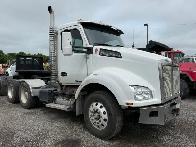 Image for 2015 KENWORTH T880 TANDEM AXLE ROAD TRACTOR
