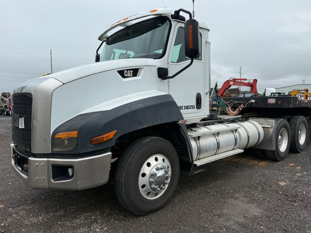 Image for 2013 CAT CT660 TANDEM AXLE ROAD TRACTOR