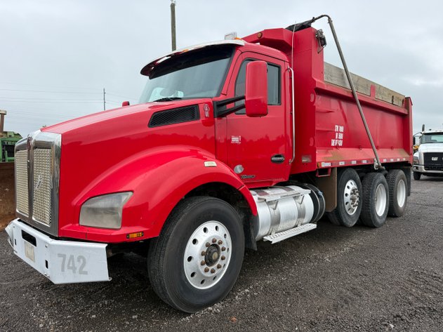Image for 2015 KENWORTH T880 TRI AXLE DUMP TRUCK