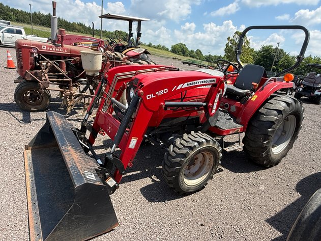 Image for MASSEY FERGUSON 1533 TRACTOR