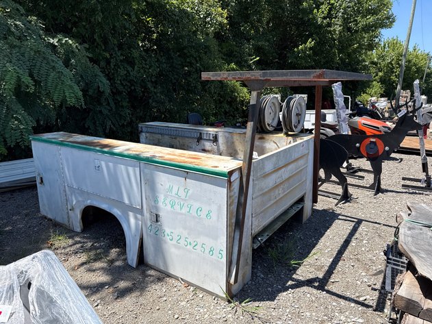 Image for KNAPHEIDE 9' SERVICE BED W/ HOSE REELS