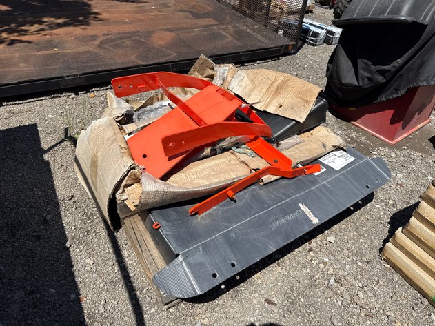 Image for PALLET OF MISC KUBOTA PARTS