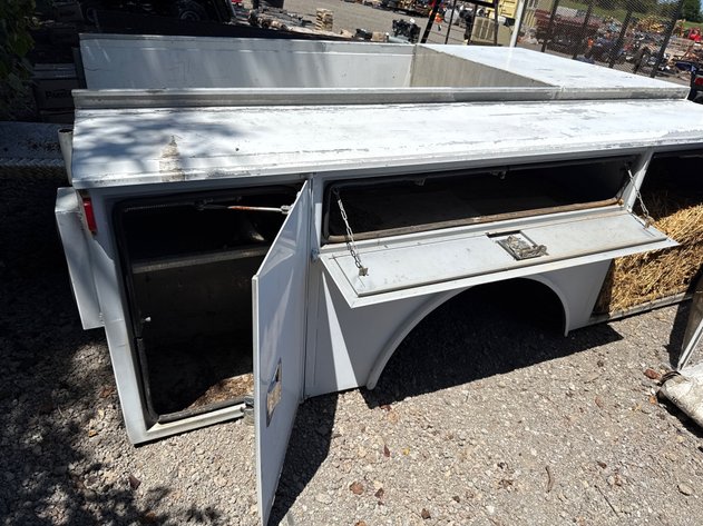 Image for WARNER 9' SERVICE BED