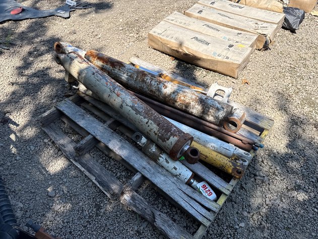 Image for PALLET OF MISC HYD CYLINDERS