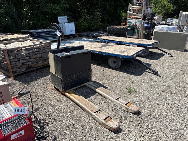 Image for CROWN ELECTRIC PALLET JACK