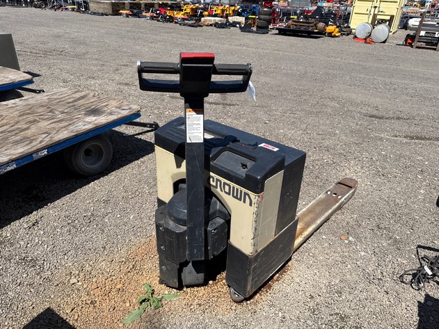 Image for CROWN ELECTRIC PALLET JACK
