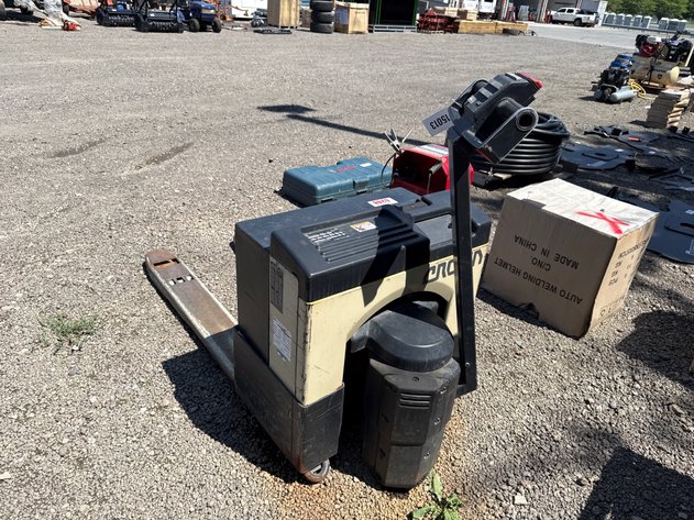 Image for CROWN ELECTRIC PALLET JACK