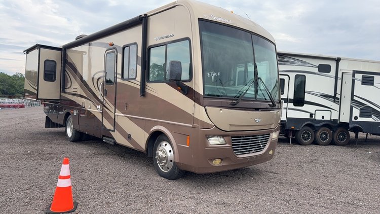 Image for 2007 FLEETWOOD SOUTHWIND 32' MOTOR HOME