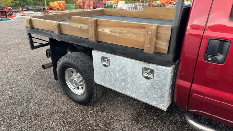 Image for 2003 FORD F350 FLAT BED TRUCK