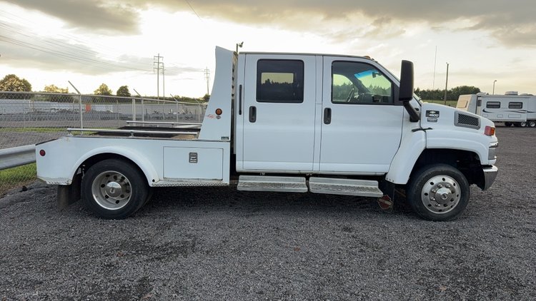 Image for 2006 CHEVY C4500 FLAT BED TRUCK