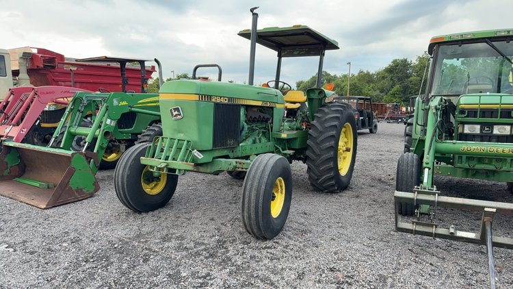 Image for JOHN DEERE 2940 TRACTOR