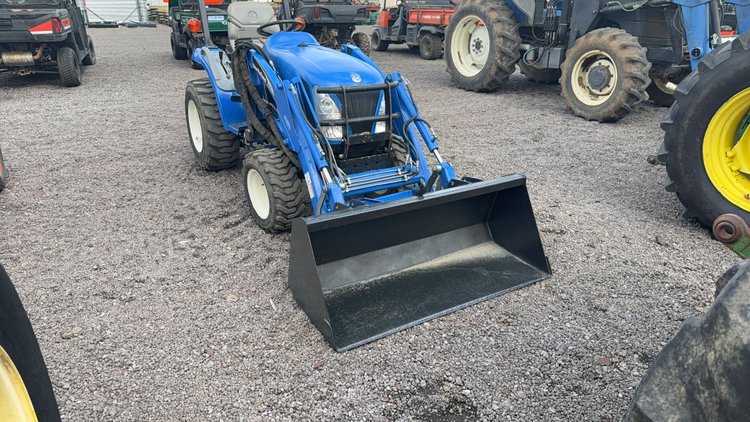Image for NEW HOLLAND TC 24 DA TRACTOR