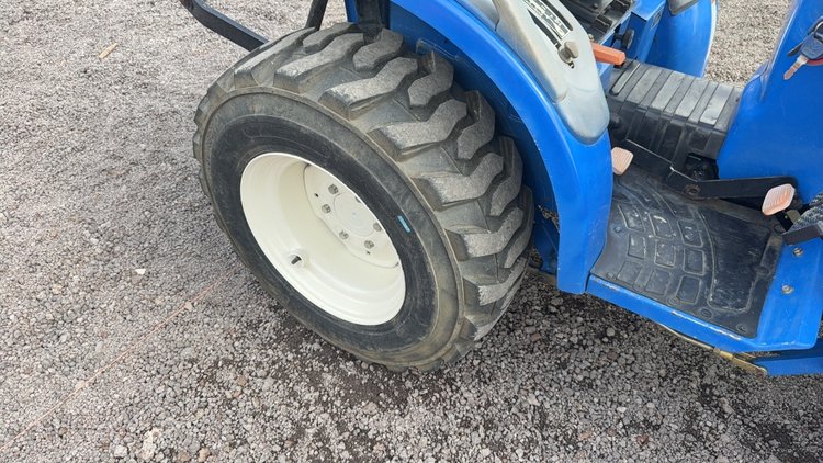 Image for NEW HOLLAND TC 24 DA TRACTOR