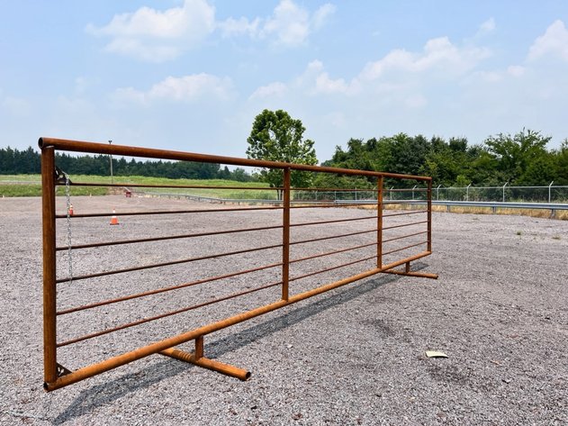 Image for QTY (1) 24' FREE STANDING PANEL