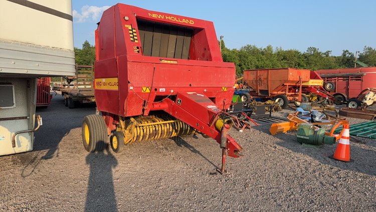 Image for NEW HOLLAND 660 ROUND BALER
