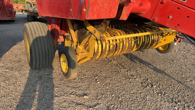 Image for NEW HOLLAND 660 ROUND BALER