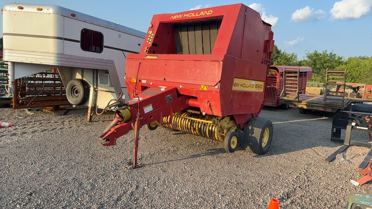 Image for NEW HOLLAND 660 ROUND BALER
