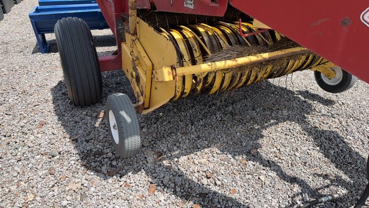 Image for NEW HOLLAND 630 ROUND BALER, STRING TIE