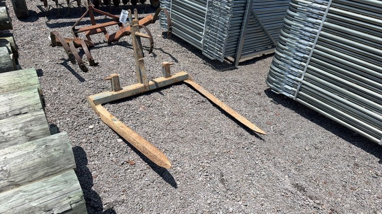 Image for 3-POINT HITCH BALE CARRIER
