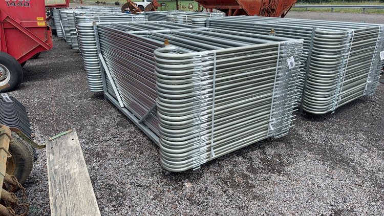 Image for QTY (27) 10' 5 BAR CORRAL PANELS