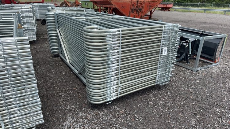 Image for QTY (27) 10' 5 BAR CORRAL PANELS