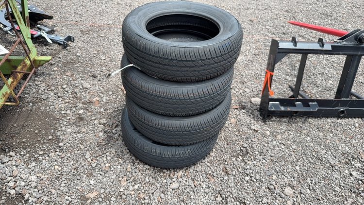 Image for QTY(4) 205/60 R16 TIRES