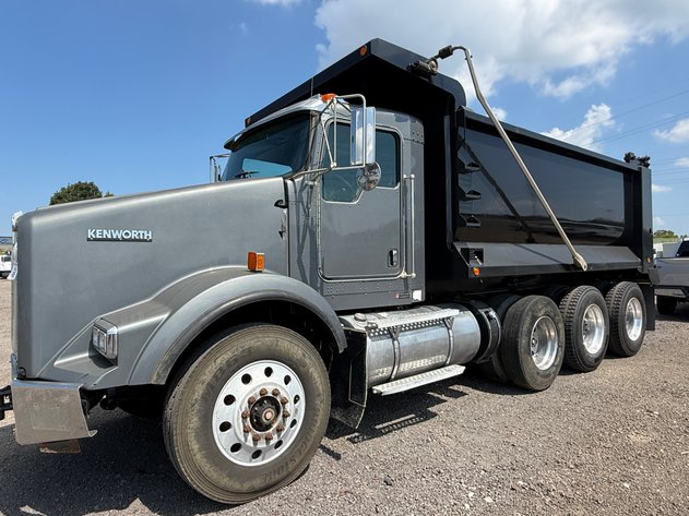 Image for 2013 KENWORTH T800 TRI AXLE DUMP TRUCK
