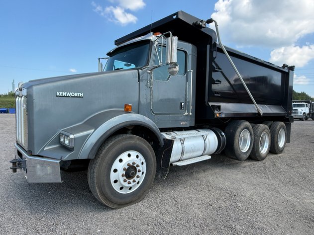 Image for 2013 KENWORTH T800 TRI AXLE DUMP TRUCK