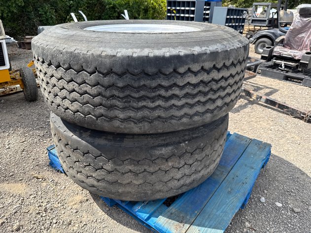 Image for QTY(2) 385/65 R22.5 TIRES ON 10 LUG AALUMINUM WHEELS