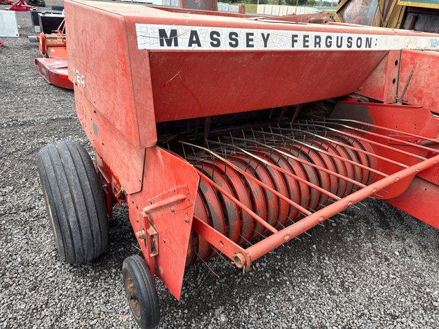 Image for MASSEY FERGUSON 124 SQUARE BALER