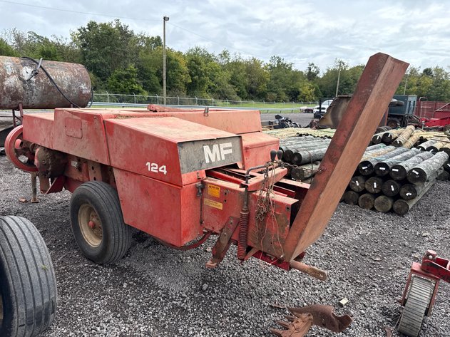 Image for MASSEY FERGUSON 124 SQUARE BALER