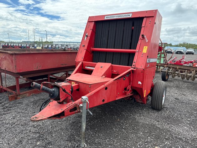 Image for MASSEY FERGUSON 142 RV ROUND BALER