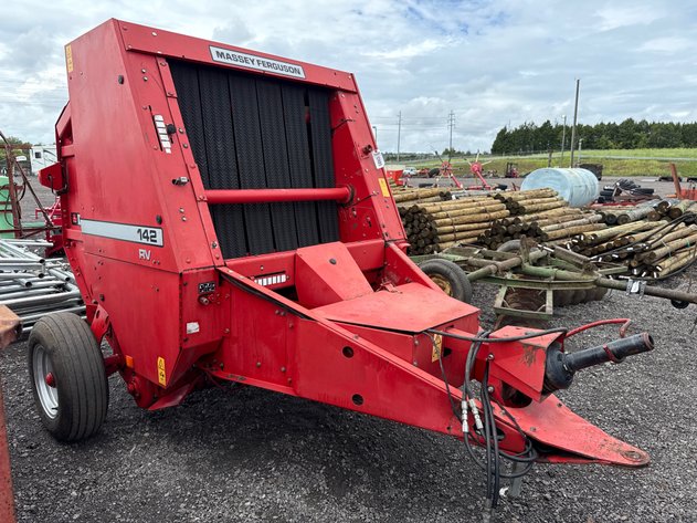 Image for MASSEY FERGUSON 142 RV ROUND BALER