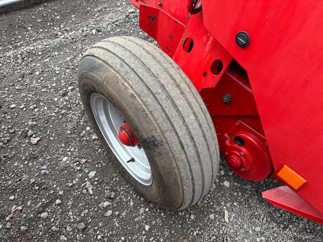 Image for MASSEY FERGUSON 142 RV ROUND BALER