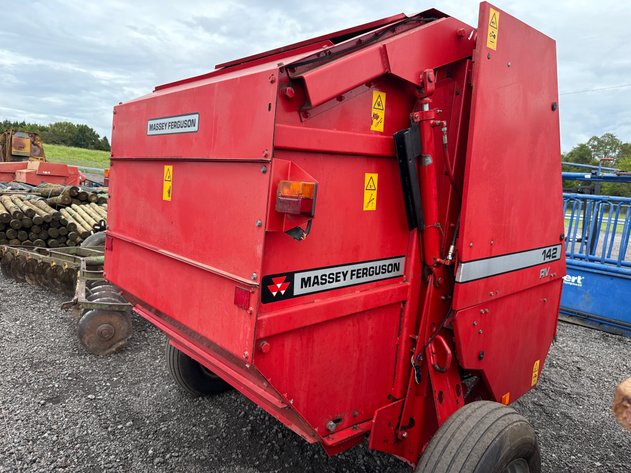 Image for MASSEY FERGUSON 142 RV ROUND BALER
