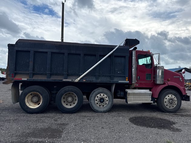 Image for 2009 KENWORTH T800 TRI AXLE DUMP TRUCK