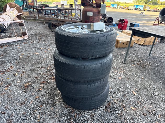 Image for QTY(4) MICHELIN P265/60 R16 TIRES ON 5 LUG JEEP WHEELS