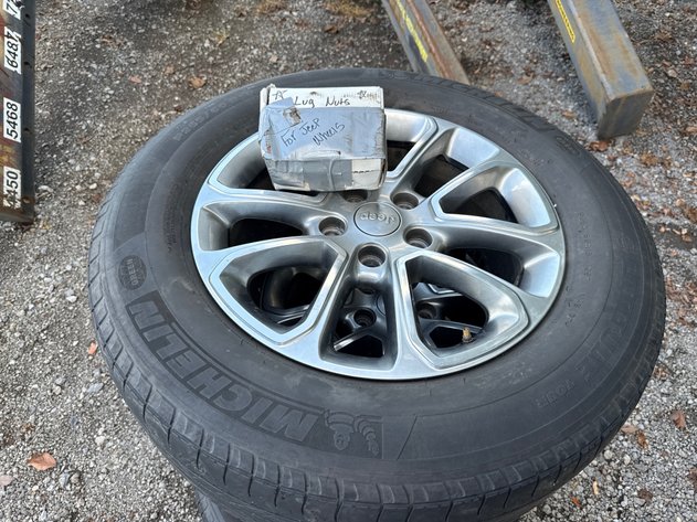 Image for QTY(4) MICHELIN P265/60 R16 TIRES ON 5 LUG JEEP WHEELS