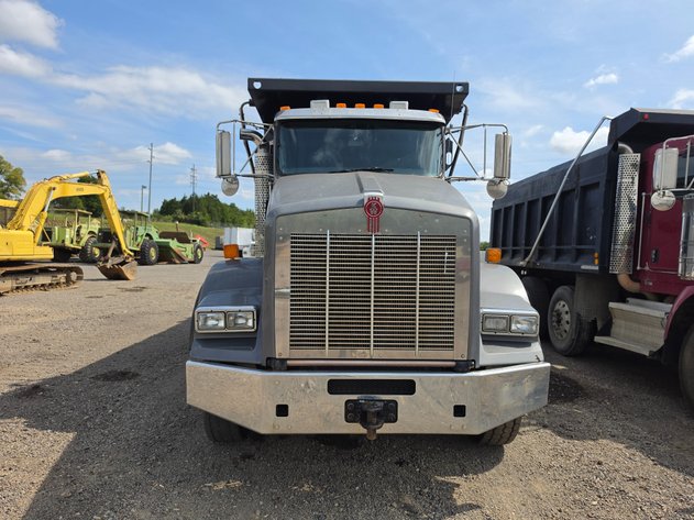 Image for 2013 KENWORTH T800 TRI AXLE DUMP TRUCK